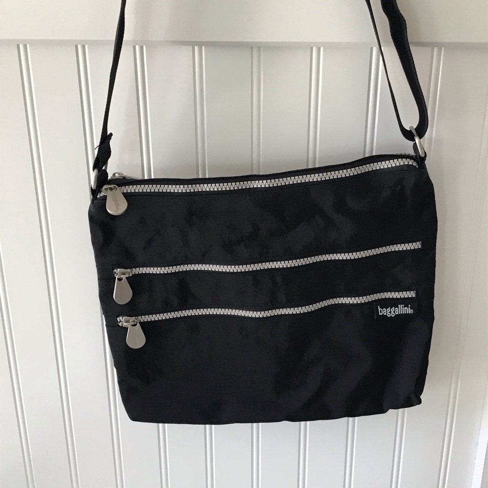 Baggallini  4 zipper crossbody bag